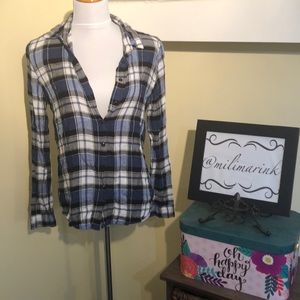 Romeo + Juliet Couture Button Down Top